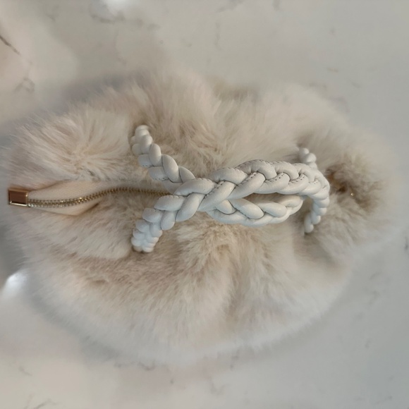 White faux fur purse with embedded white pearls - Picture 2 of 5